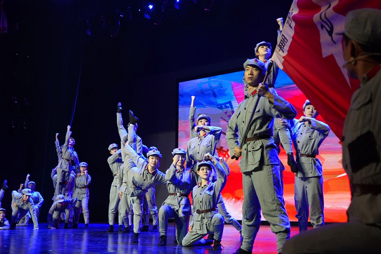 新长征，再出发：大型公益舞台讲演剧《亲爱的红军》 于深圳大学丽湖校区震撼上演